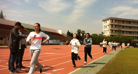 我校通过校园体育活动专项督查暨普通高中学生身体素质测试