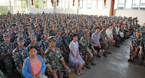 8月6日高一新生从新校区出发到如东军训基地